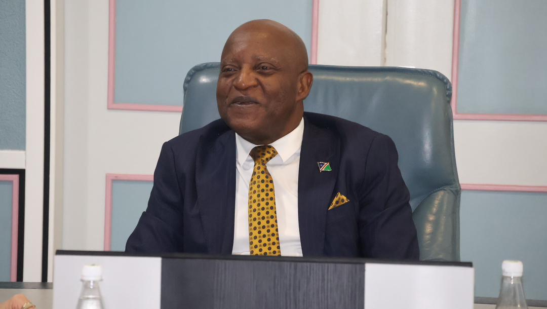 Prime minister challenges civil servants to use innovation to improve service delivery